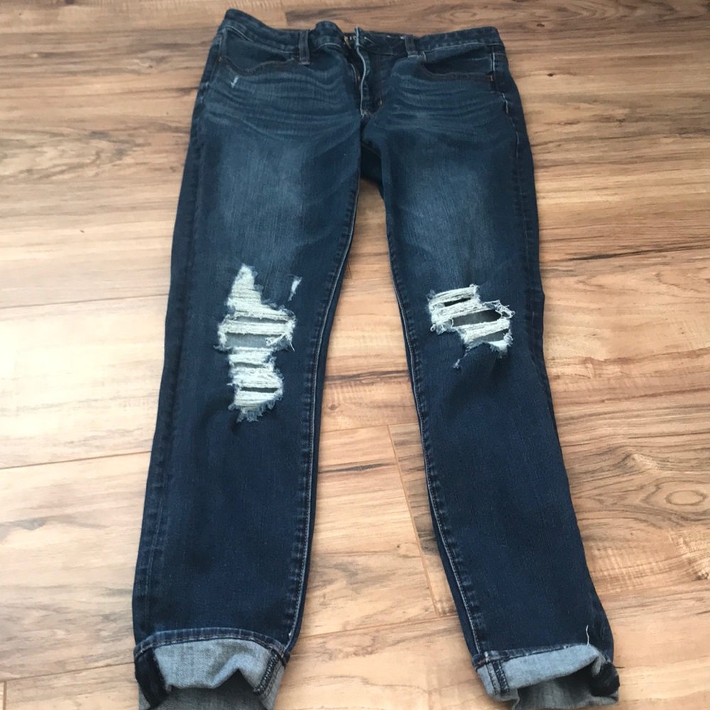 Blue knee ripped jeans